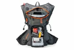 Sac D'Hydratation USWE Airbone 3L Gris Foncé / Orange + Poche à Eau 2L -Entretien Soldes 181485460b8d1dd8cd062.68728274