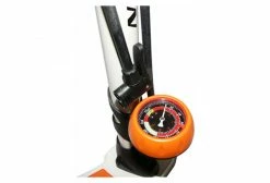 Newton Bike POMPE A PIED NEWTON FPS3 ALU COLORI BLANC-ORANGE BASE ACIER RACCORD DOUBLE STYLE SWITCH AVEC MANOMETRE 11BARS VP-VS -Entretien Soldes 213866361542d45a86380.51482588